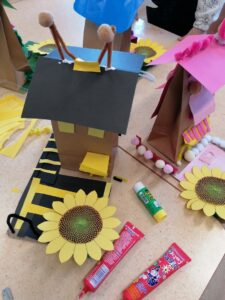 Domki robione samodzielnie z papieru.